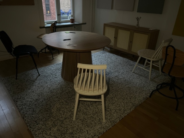 1410994-2 Tables, cabinets, whiteboards, etc.