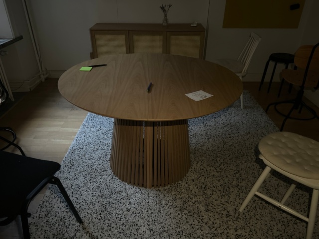 1410994-1 Tables, cabinets, whiteboards, etc.