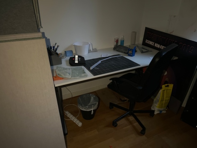 1410996-2 Everything solved in the workshop - Desk, shelves, etc.