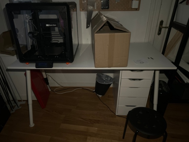 1410996-3 Everything solved in the workshop - Desk, shelves, etc.