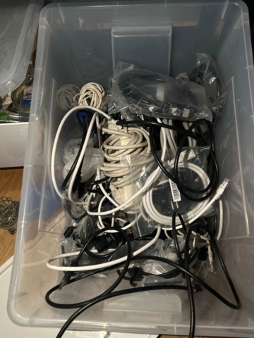 1410996-6 Everything solved in the workshop - Desk, shelves, etc.