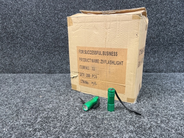 1487081-2 About 200 pcs Flashlights Z9