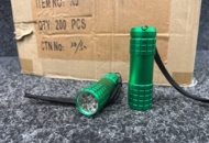 1487081 About 200 pcs Flashlights Z9