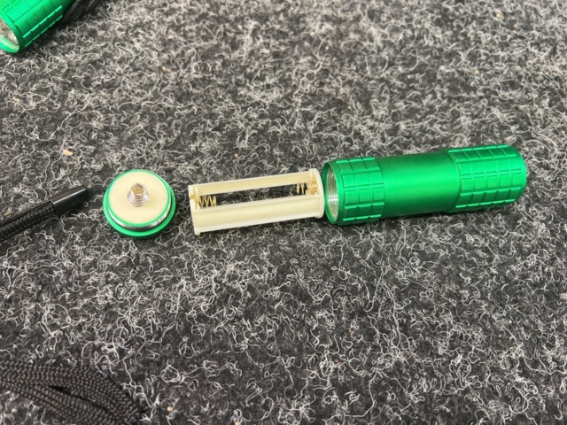 1487081-6 About 200 pcs Flashlights Z9