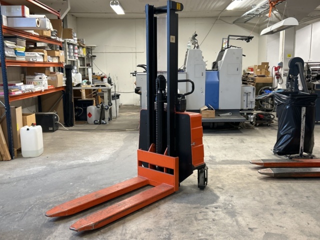 1457490-1 Stacker - Kentruck B69, -1998