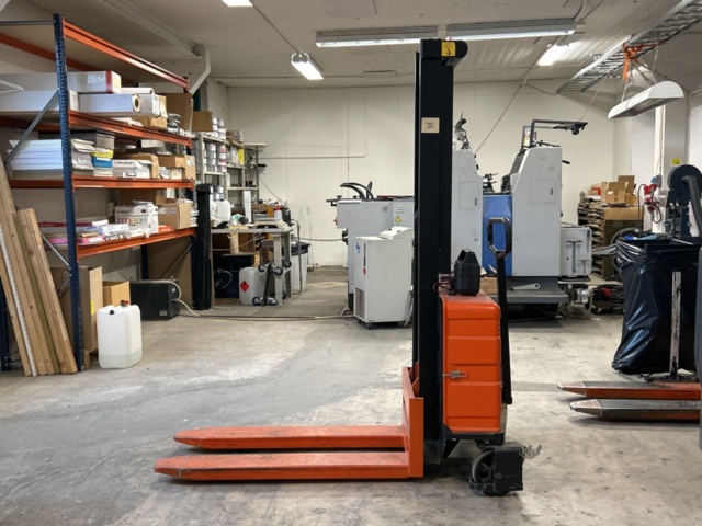 1457490-2 Stacker - Kentruck B69, -1998