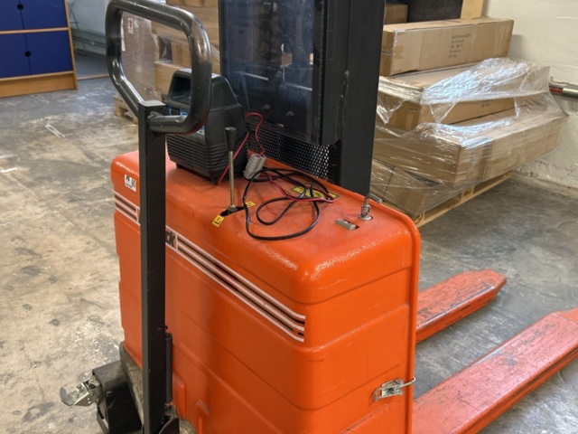 1457490-4 Stacker - Kentruck B69, -1998