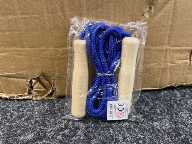 1487620-3 About 200 jump ropes