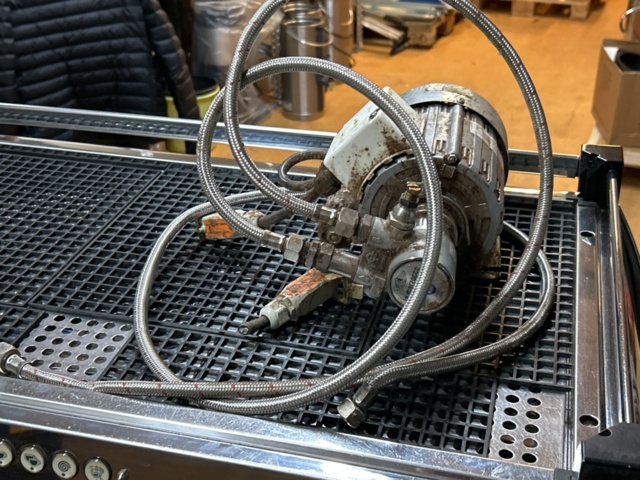 1457505-7 Espresso machine - La Marzocco GB5 3 AV, -2012