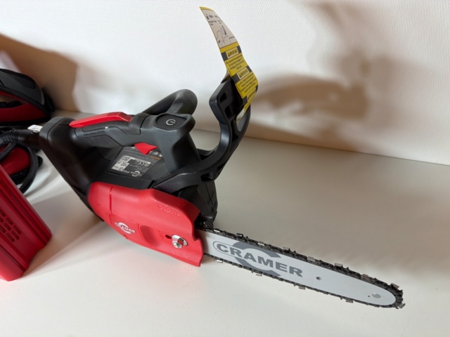 1487690-2 Cramer chainsaw 82TCS15 with 4.0 AH 82V290P battery