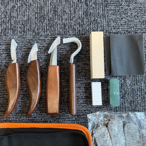 1487852-3 Wood carving set – 17 pieces - Free shipping