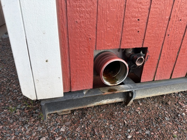 1488107-5 Staff shed for 6 people in good condition