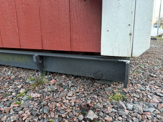 1488107-9 Staff shed for 6 people in good condition