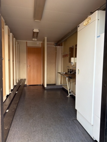 1488107-15 Staff shed for 6 people in good condition