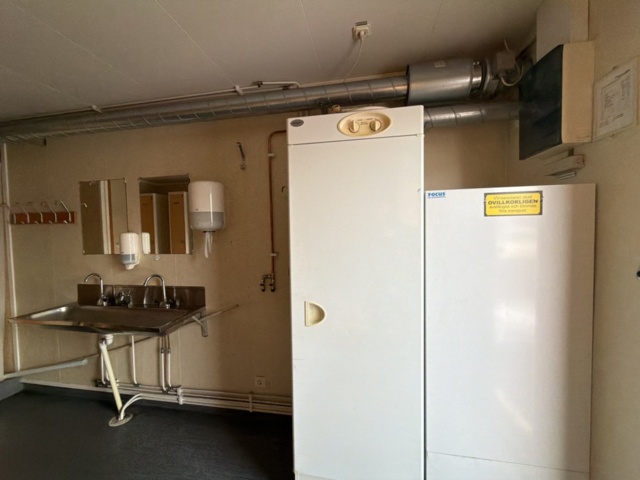 1488107-19 Staff shed for 6 people in good condition