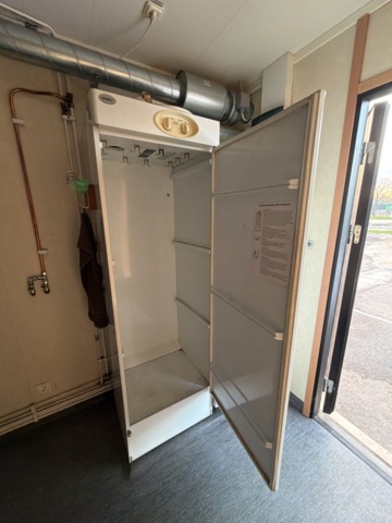 1488107-20 Staff shed for 6 people in good condition