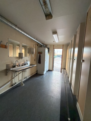 1488107-25 Staff shed for 6 people in good condition