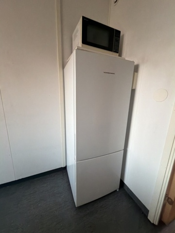 1488107-27 Staff shed for 6 people in good condition