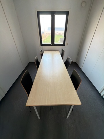 1488107-30 Staff shed for 6 people in good condition