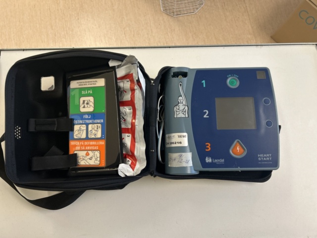 1453342-1 Hjärtstartare med tillbehör - Laerdal HeartStart FR2+ (modell M3841A)