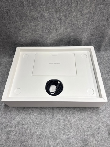 1442282-5 Laptop with Magic Mouse and accessories - Apple MacBook Pro 14" (M4, 2024)