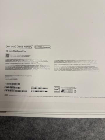 1442282-6 Laptop with Magic Mouse and accessories - Apple MacBook Pro 14" (M4, 2024)