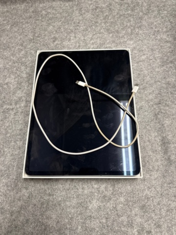 1442283-3 Tablet with Magic Keyboard and accessories - Apple iPad Air 13" (M2, 2024)