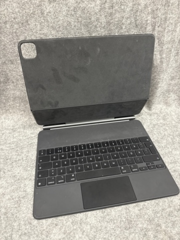 1442283-9 Tablet with Magic Keyboard and accessories - Apple iPad Air 13" (M2, 2024)