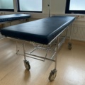 1453362-2 Operationsbrits med ställning - SIO Sjukvårdsprodukter