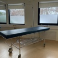 1453362-1 Operationsbrits med ställning - SIO Sjukvårdsprodukter