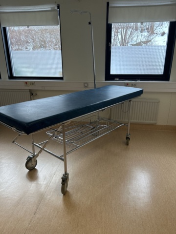 1453362-4 Operationsbrits med ställning - SIO Sjukvårdsprodukter