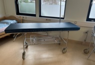 1453363 Operationsbrits med ställning - SIO Sjukvårdsprodukter