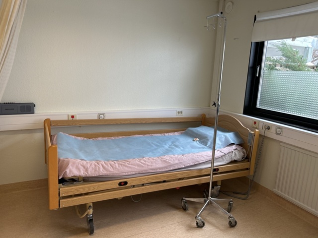 1453365-2 Patientsäng med elfunktion - Närkes Miljöprodukter