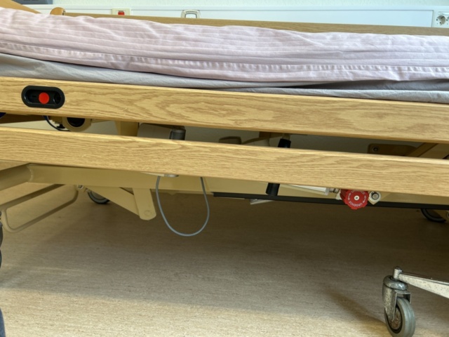 1453365-3 Patientsäng med elfunktion - Närkes Miljöprodukter