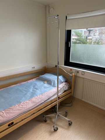 1453365-4 Patientsäng med elfunktion - Närkes Miljöprodukter