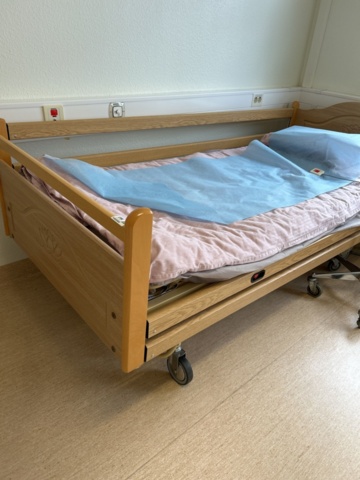 1453365-10 Patientsäng med elfunktion - Närkes Miljöprodukter
