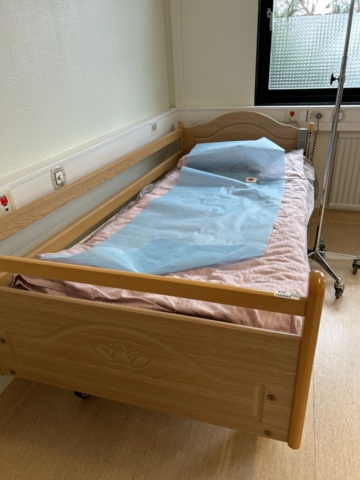 1453365-12 Patientsäng med elfunktion - Närkes Miljöprodukter