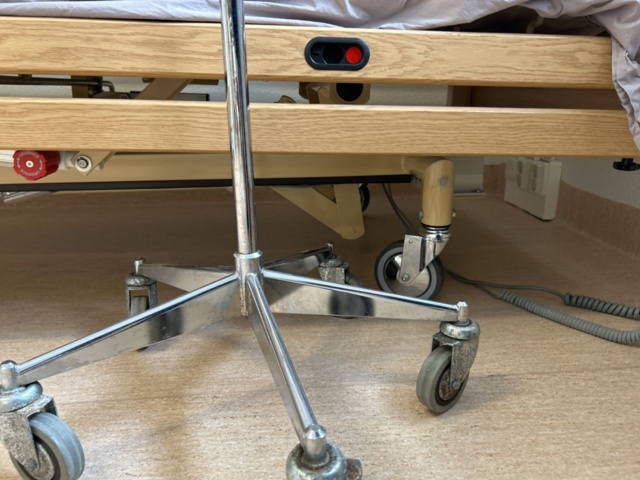 1453365-20 Patientsäng med elfunktion - Närkes Miljöprodukter
