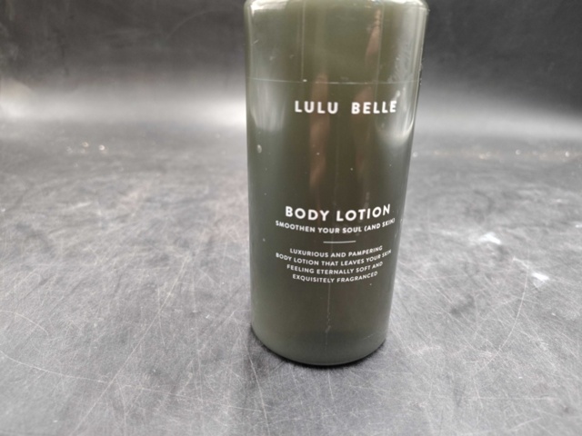 1488249-3 Bodylotion, 360 st - Lulu Belle, återfuktande formula, snabbabsorberande, 300 ml