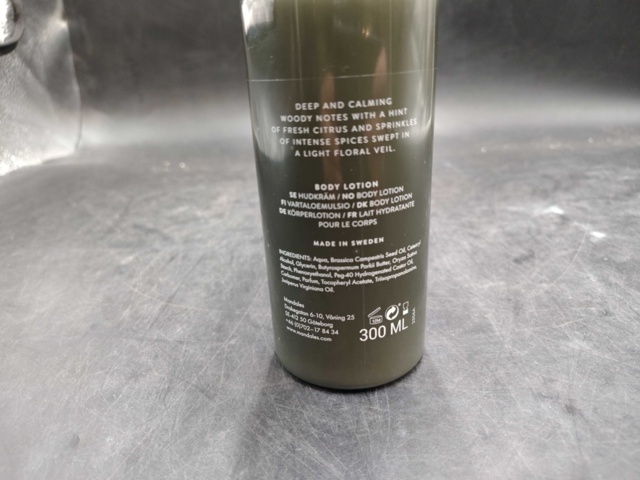 1488249-4 Bodylotion, 360 st - Lulu Belle, återfuktande formula, snabbabsorberande, 300 ml