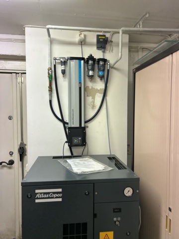1453377-4 Oil-free scroll compressor with refrigeration dryer and filter - Atlas Copco SF2 with CD3+