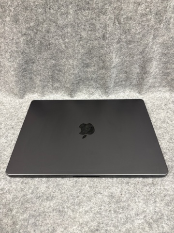 1442284-3 Laptop with Magic Mouse and accessories - Apple MacBook Pro 14" (M4, 2024)