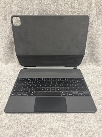 1442285-7 Tablet with Magic Keyboard - Apple iPad Air 13" (M2, 2024)