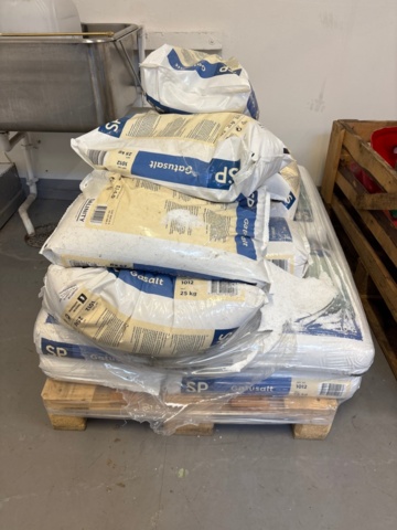 1482200-2 Lot of street salt approx. 45 bags - Salinity SP Street salt