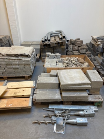 1482201-3 Collection of various paving stones and building materials - about 10 pallets