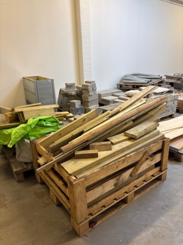 1482201-4 Collection of various paving stones and building materials - about 10 pallets