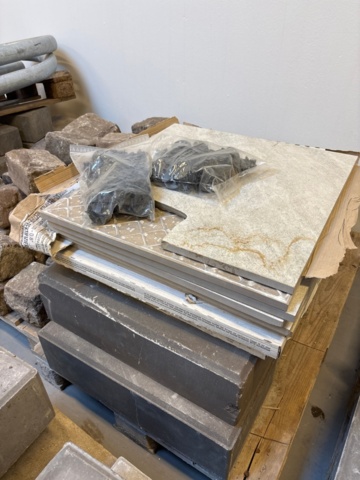 1482201-7 Collection of various paving stones and building materials - about 10 pallets