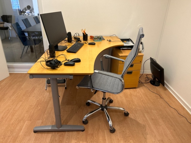 1482221-2 Office and kitchen furnishings - desks, dining tables, chairs, etc.