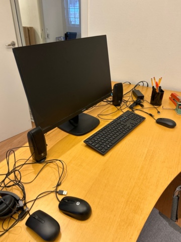 1482221-3 Office and kitchen furnishings - desks, dining tables, chairs, etc.