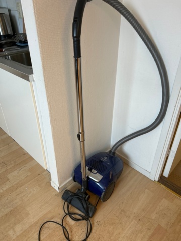 1482221-13 Office and kitchen furnishings - desks, dining tables, chairs, etc.